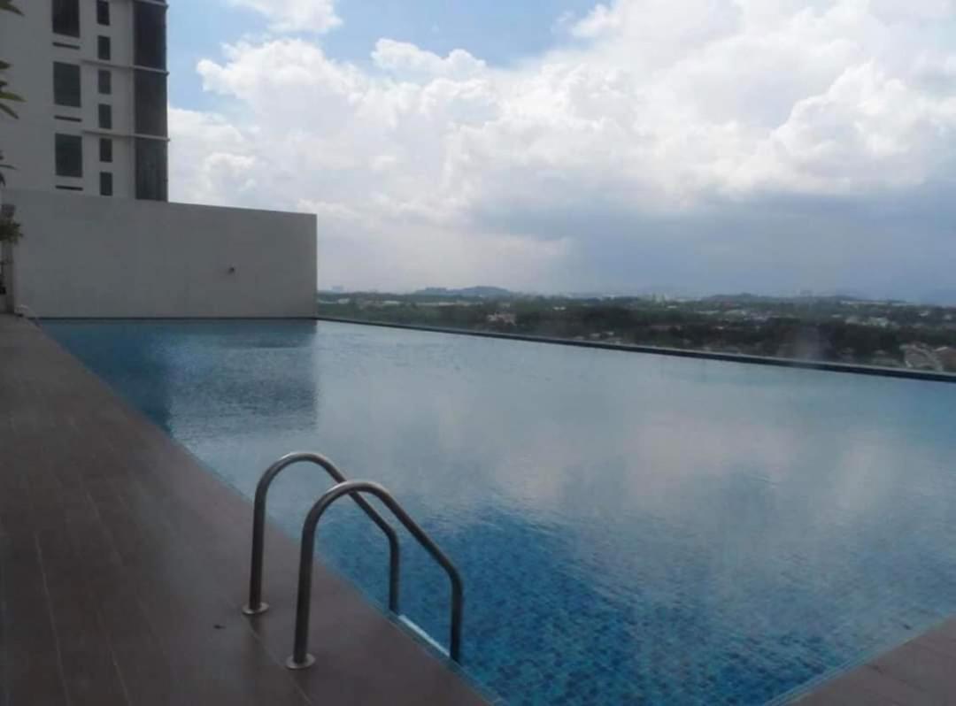 Mhb 30 Sulte Evo Soho Bandar Baru Bangi Free Netflix And Wifi Apartment Екстериор снимка