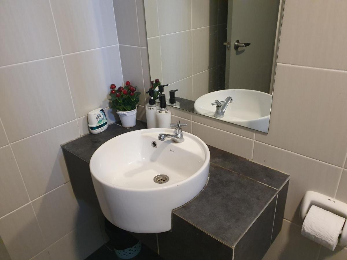 Mhb 30 Sulte Evo Soho Bandar Baru Bangi Free Netflix And Wifi Apartment Екстериор снимка